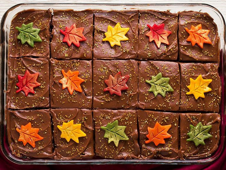 طرز تهیه کیک شکلاتی کدو سبز مخصوص
