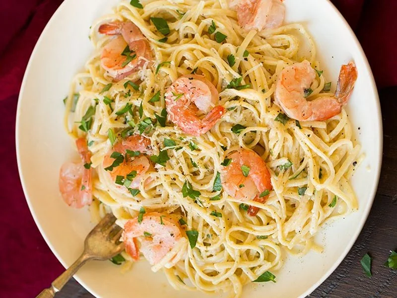 Cómo preparar una pasta casera especial con camarones y queso