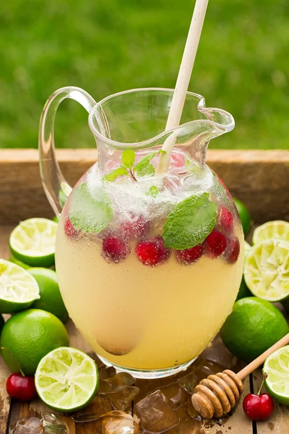 Come preparare una deliziosa limonata gassata al miele fatta in casa