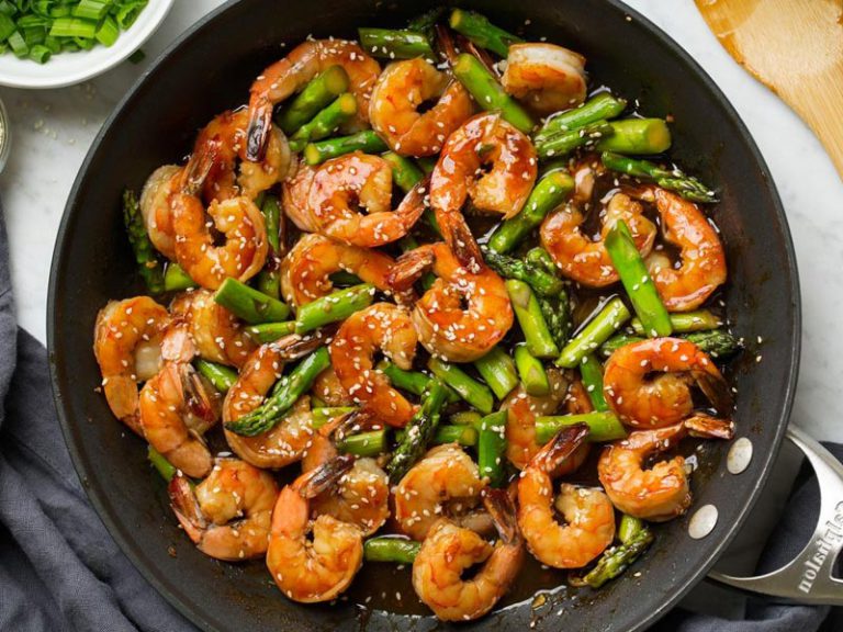 طرز تهیه میگو و مارچوبه با سس تریاکی مخصوص