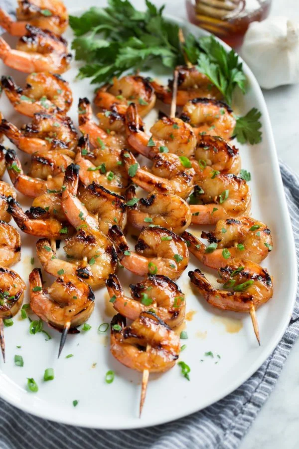Как приготовить вкусные креветки на гриле с чесноком и медом