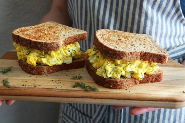 Egg and rye bread sandwich for diabetics, 1 person 1 Egg and rye bread sandwich