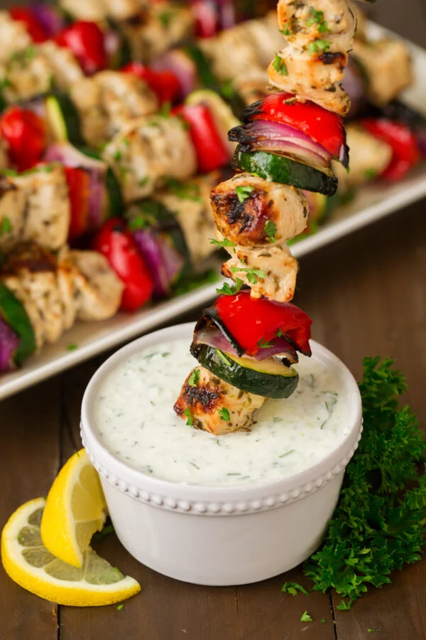 Cómo preparar un pollo griego a la parrilla especial