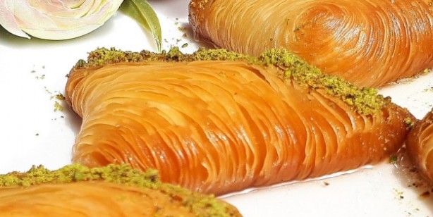 مواد لازم برای تهیه شیرینی باقلوا صدفی ترکی