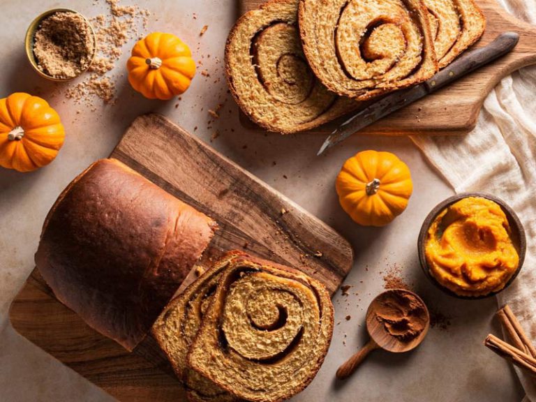 طرز تهیه نان کدو حلوایی دارچینی خانگی