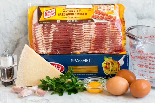 Ingrédients pour préparer des pâtes carbonara