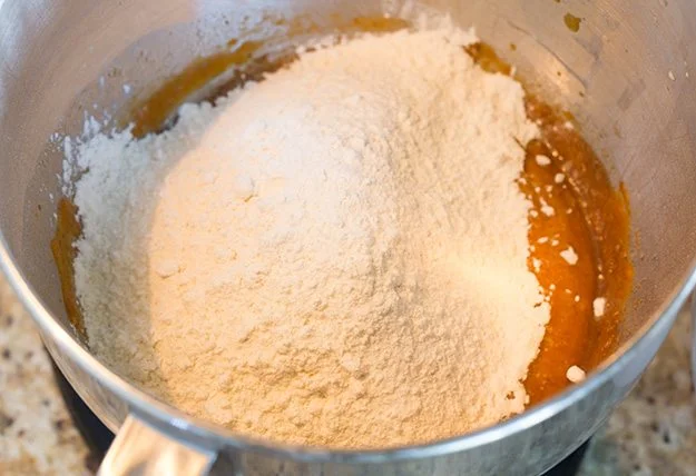 طرز تهیه کروسان کدو حلوایی خانگی 24 عدد 5 آموزش طرز تهیه کروسان کدو حلوایی مرحله 3