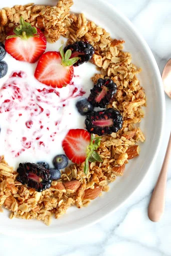 Cómo preparar granola con yogur 