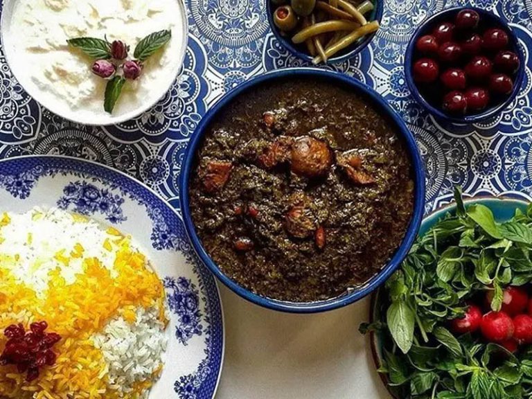 آموزش انواع طرز تهیه قورمه سبزی