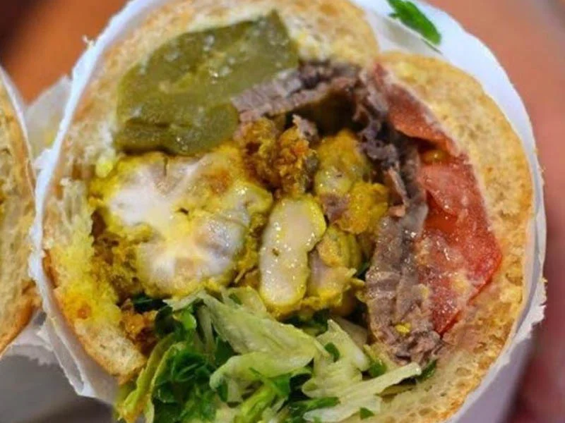 Sandwich aus Gehirn und Zunge