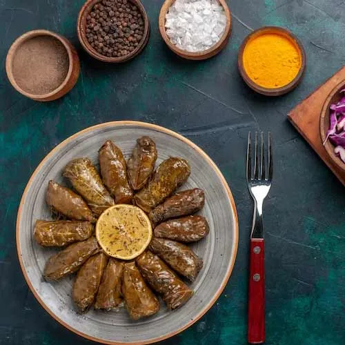 Барои хӯроки нисфирӯзӣ бо нон чӣ пухтан лозим аст?