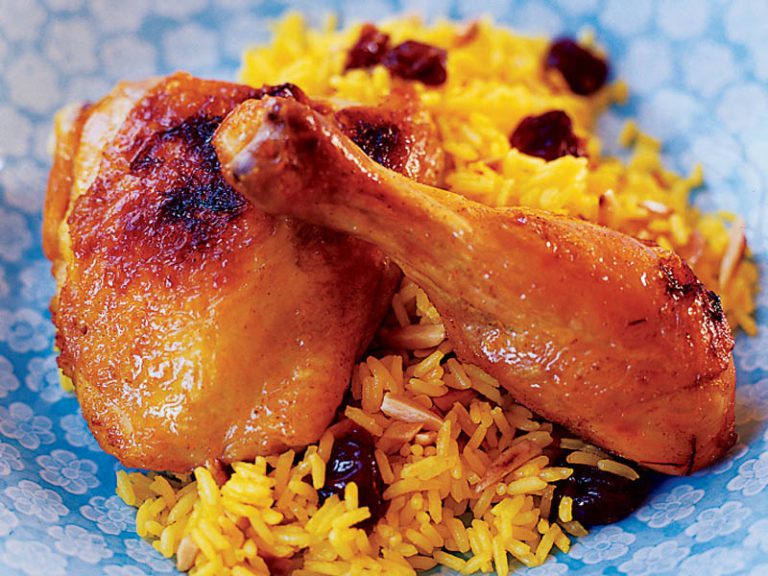 طرز پخت آلبالو پلو با مرغ و خلال پسته و بادام 4 نفره