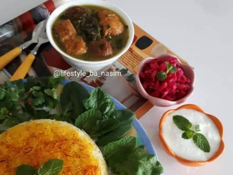 طرز تهیه خورشت آلو اسفناج برای 4 نفر