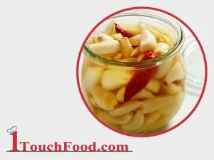 طرز تهیه ترشی سیر خوشمزه فوری 1 شیشه 4 سیر 01