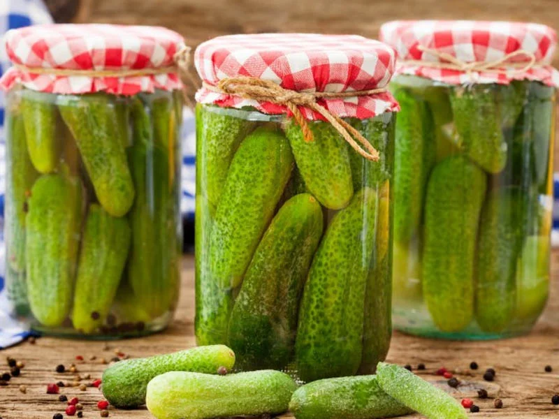 طرز تهیه خیار شور دبه ای ترد بازاری خانگی با 3 روش 3 شور 02