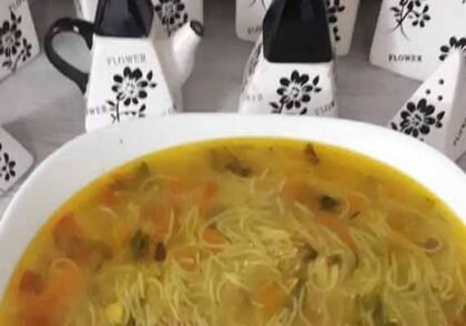 طرز تهیه سوپ مرغ با رشته مجلسی 4 نفره