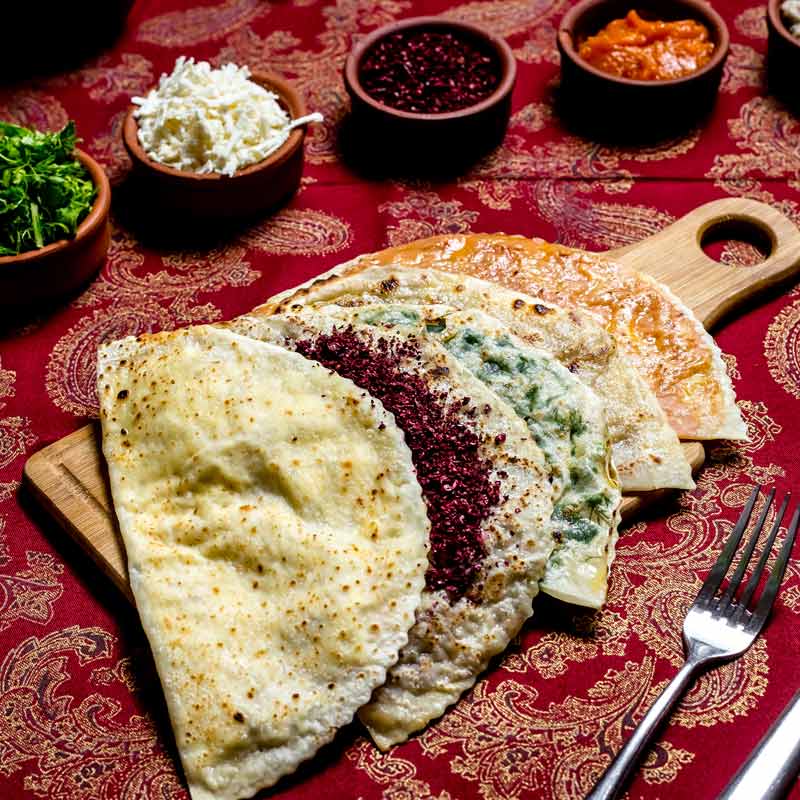 بولانی افغانی تازه پخته شده با سبزیجات