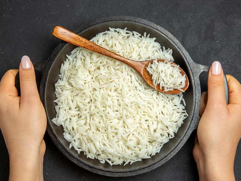 رفع بوی سوختگی برنج با راهکارهای عجیب و طبیعی