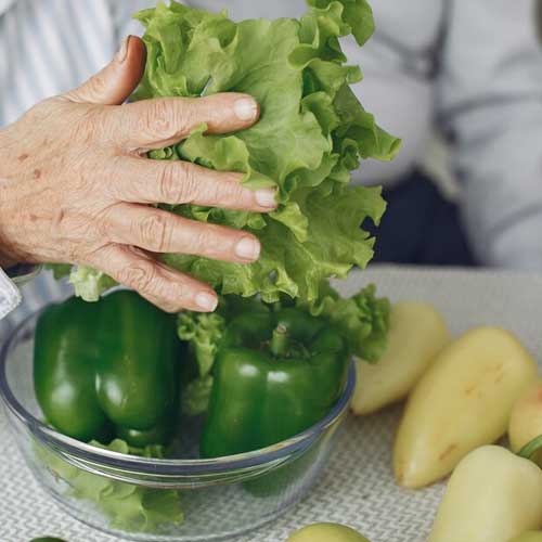 فواید مصرف سبزیجات برگ سبز