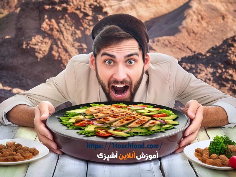 سالاد مرغ گریل شده با آووکادو از غذاهای کم کربوهیدرات