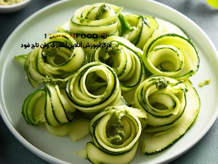 Чӣ тавр угро zucchini бо чошнии песто, хӯроки кам карбогидратҳо тайёр кардан мумкин аст 1 угро Zucchini бо чошнии pesto