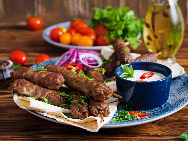 طرز تهیه کباب ایرانی با گوشت کانادایی یادآور ایران زمین