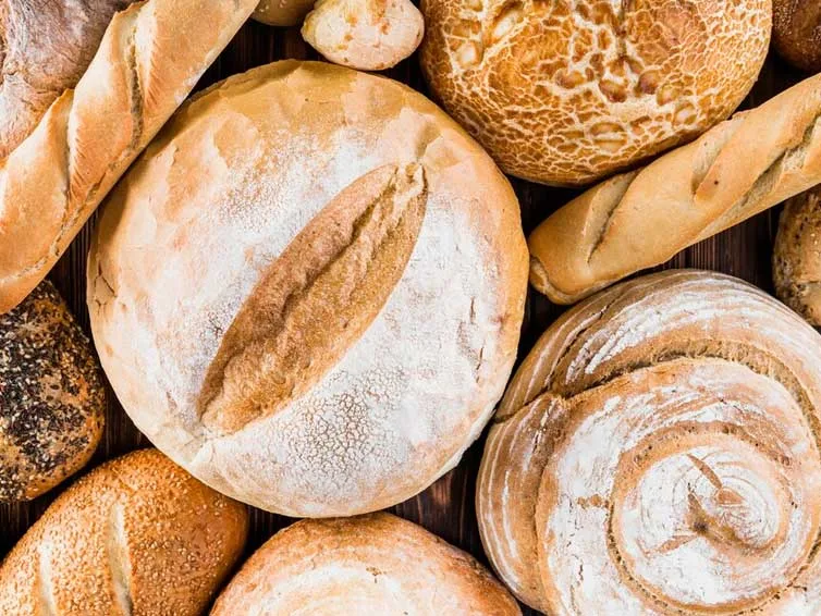 Quais são as melhores maneiras de assar pão caseiro? Um guia completo.