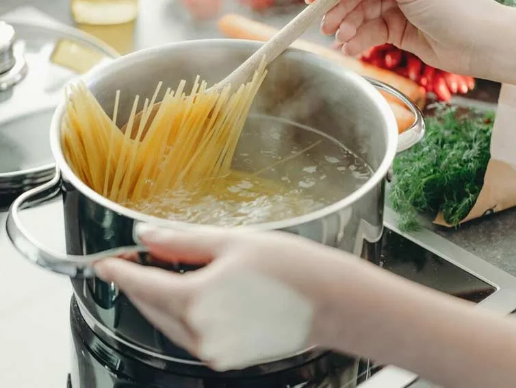 O que cozinhar rapidamente: um guia para preparar deliciosos pratos iranianos 1 Resposta rápida para a pergunta "O que devo cozinhar?"