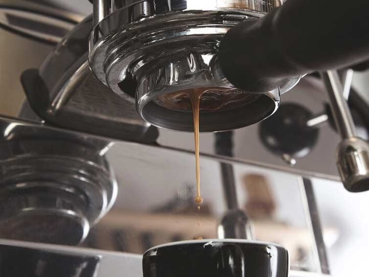 چرا از اسپرسوساز آب نمیاد؟ علت های اصلی و راهکارها