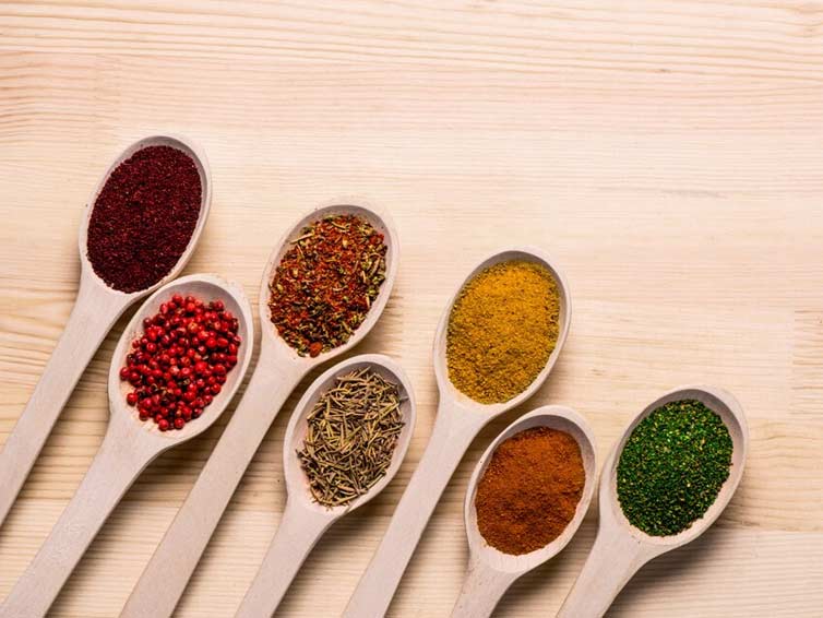 ادویه های مفید برای سیستم ایمنی در فصل سرما