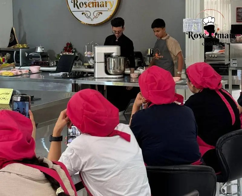 آموزش آشپزی حرفهای در اصفهان ؛ از آغاز تا مدرک بینالمللی 3 آموزش آشپزی حرفه ای در اصفهان ؛ از آغاز تا مدرک بین المللی تصویر 4