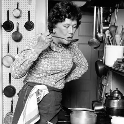 سرآشپز های معروف جهان: برترین ها در 50 سال اخیر 1 Julia Child