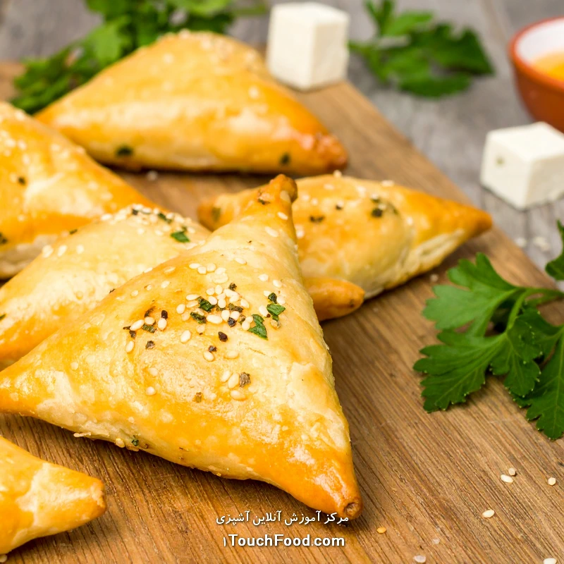 طرز تهیه انواع بورک خانگی خوشمزه و ساده | +10 دستور پخت آسان 2 فواید تغذیهای و تنوع در تهیه بورک