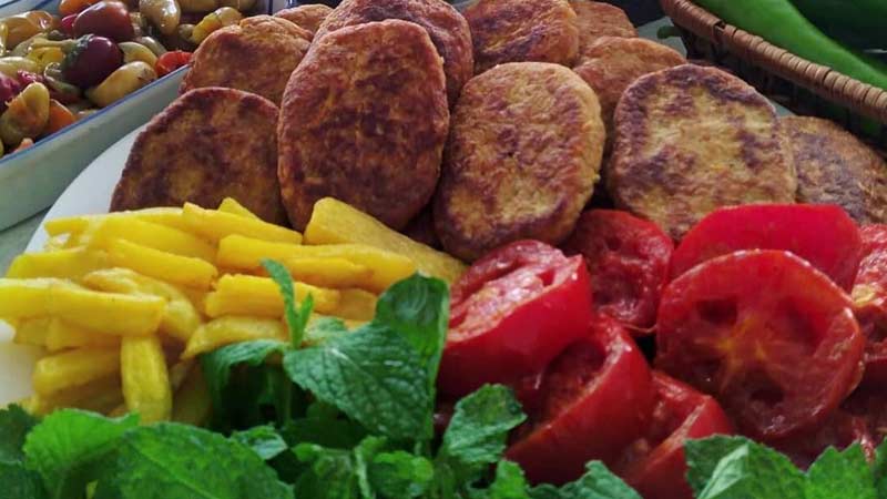 طرز تهیه کتلت با گوشت بوقلمون چرخ کرده 3 طرز تهیه کتلت با گوشت بوقلمون چرخ کرده تصویر 3